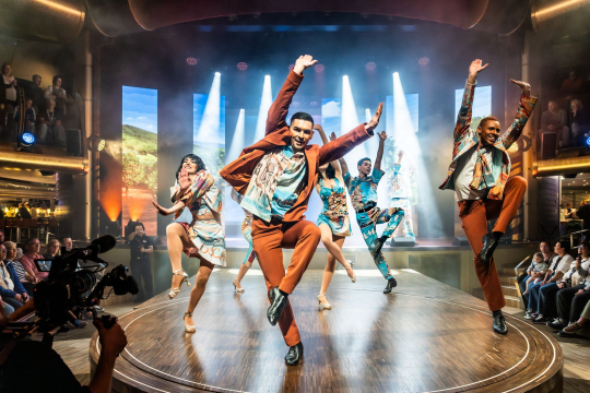 Tänzer bei einer Show auf der AIDA